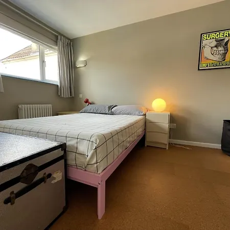 Trendy Easton Escape With Parking * Bristol