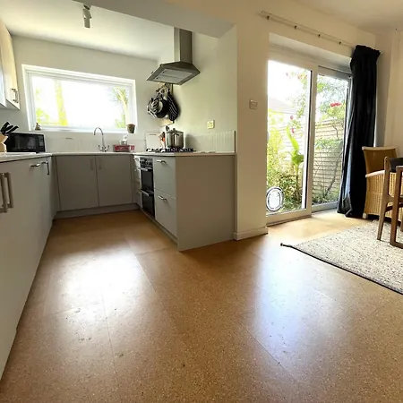 Trendy Easton Escape With Parking * Bristol