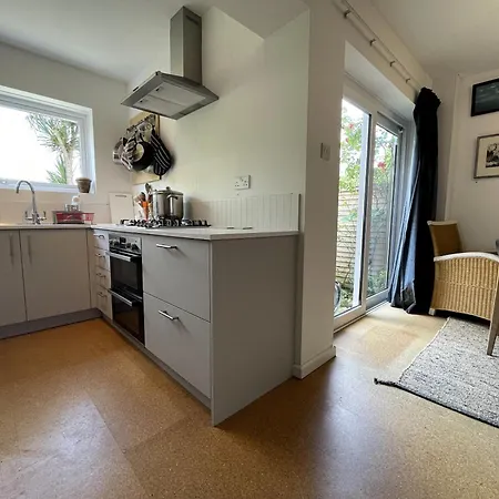 Vakantiehuis Trendy Easton Escape With Parking *