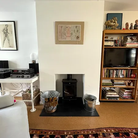 Vakantiehuis Trendy Easton Escape With Parking