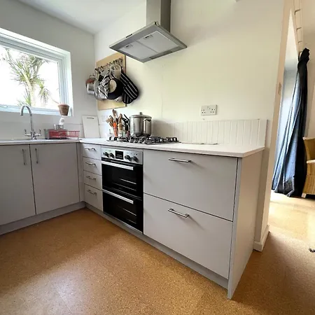 Trendy Easton Escape With Parking *