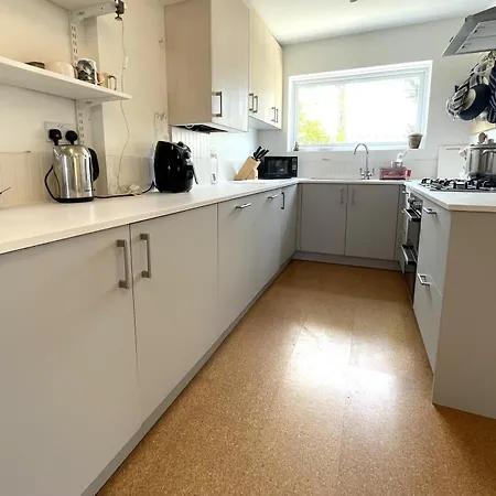 Trendy Easton Escape With Parking Vakantiehuis *