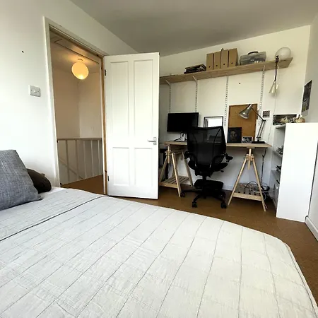 Vakantiehuis Trendy Easton Escape With Parking *