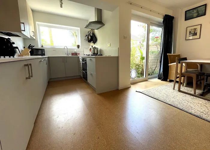 Trendy Easton Escape With Parking * Bristol