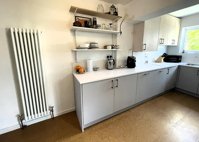 Trendy Easton Escape With Parking Bristol