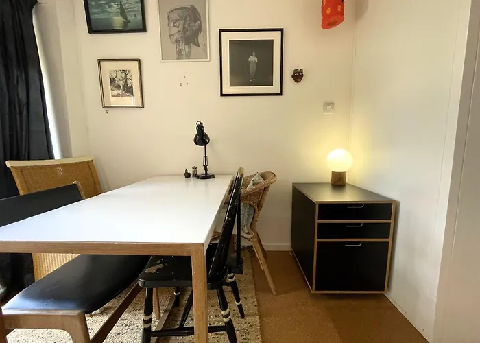 Trendy Easton Escape With Parking