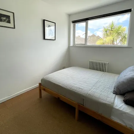 Trendy Easton Escape With Parking