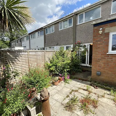 Trendy Easton Escape With Parking Nyaraló *