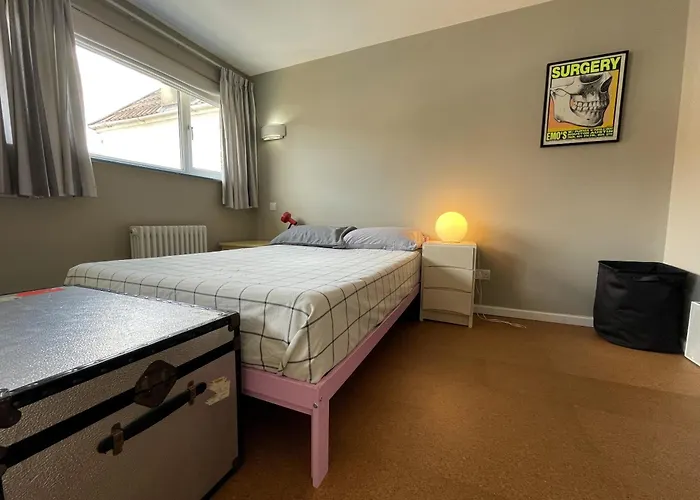 Trendy Easton Escape With Parking * Bristol