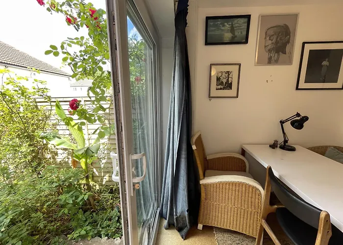 Trendy Easton Escape With Parking *