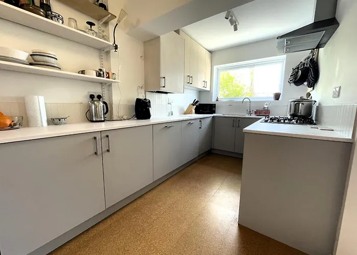 Trendy Easton Escape With Parking Feriehus *