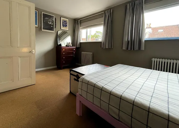 Trendy Easton Escape With Parking * Bristol