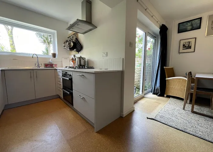 Feriehus Trendy Easton Escape With Parking *