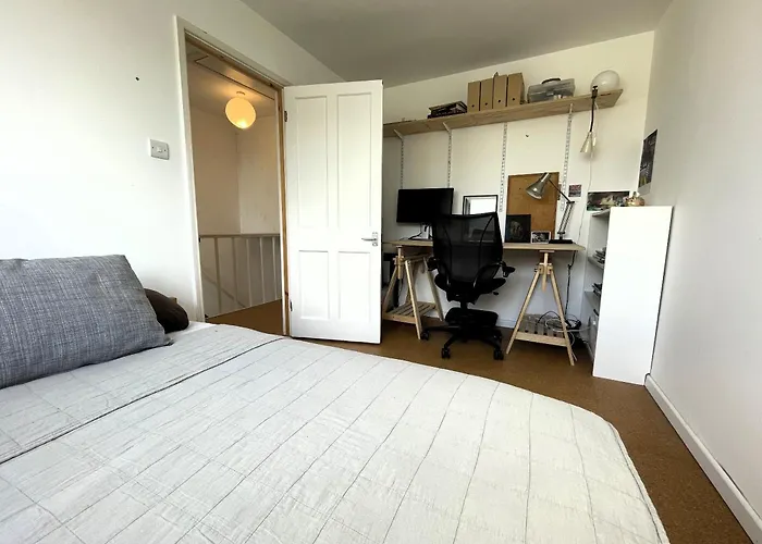 Feriehus Trendy Easton Escape With Parking *